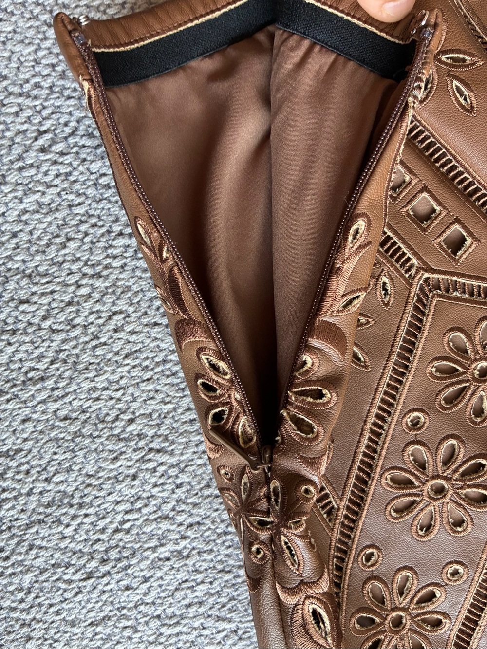 Christy Lynn Ashley Skirt S
Camel Vegan Leather Laser Cut
Floral Ruffle. - Picture 8 of 15